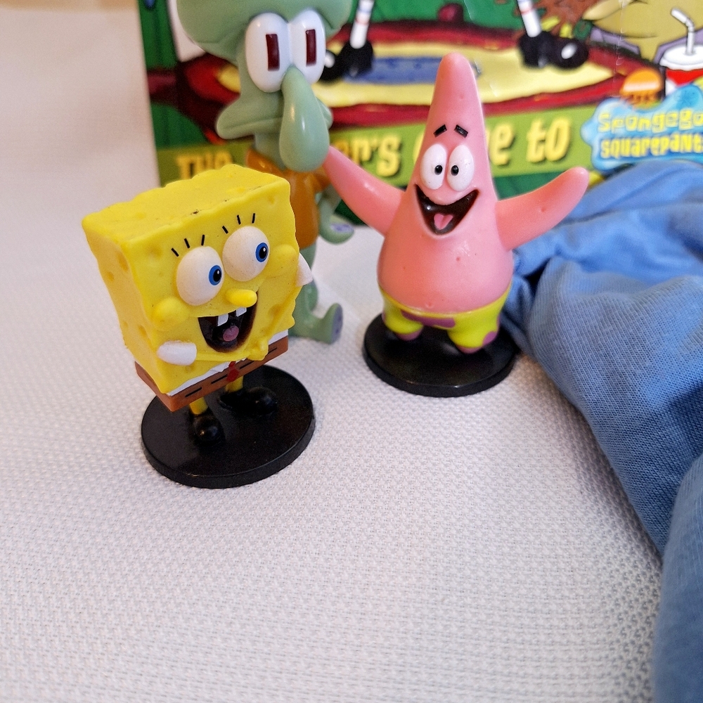 Nickelodeon "The Bikini Bottom" SpongeBob Square Pants 25th Anniversary Bundle. - Picture 15 of 15